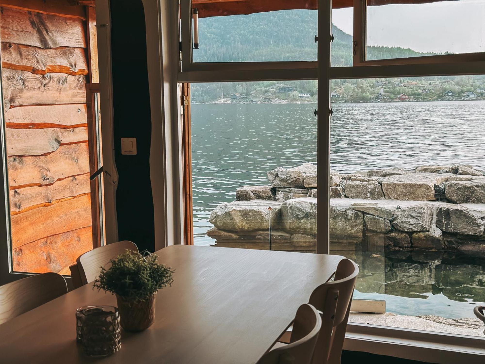 Preikestolen Panorama - Seaside Apartments Jorpeland Luaran gambar
