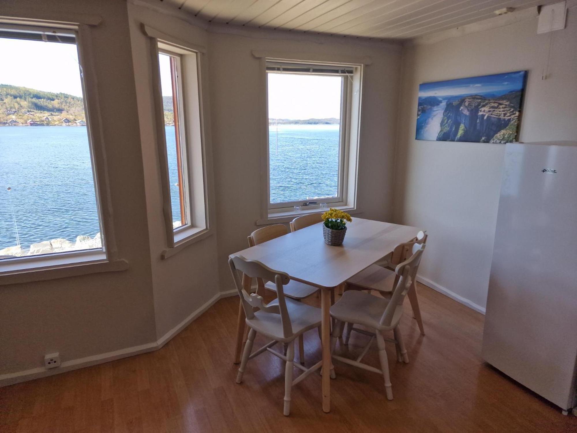 Preikestolen Panorama - Seaside Apartments Jorpeland Bilik gambar